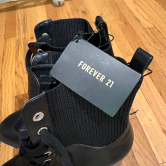 NWT Forever 21 Black Heeled Platform Combat Booties Size 8 - Picture 5 of 9